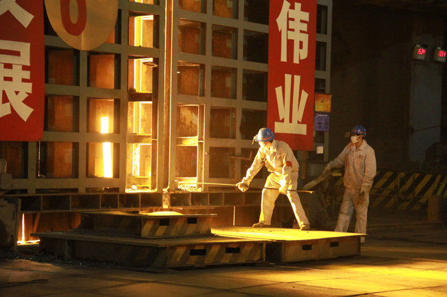 環(huán)保地坪涂料廠家給鋼鐵廠地面施工時要注意什么？