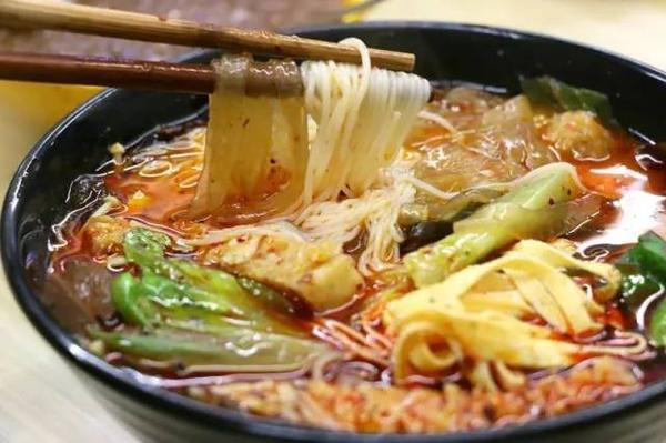 麻辣燙餐館該如何選擇環(huán)保地坪漆施工？