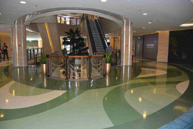 瓷磚褪色破裂不用怕？看環(huán)保地坪涂料施工廠怎么做？