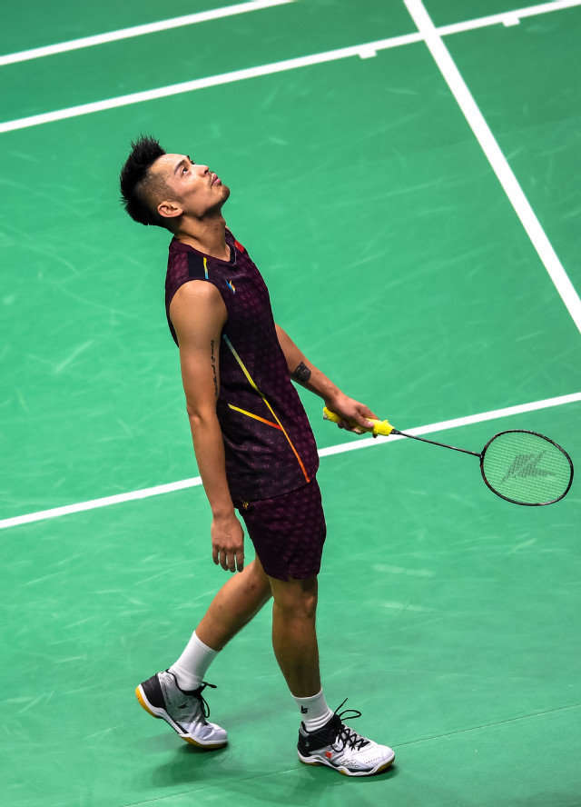 怎么看待，在硅PU球場地坪上拼搏的林丹敗給石宇奇