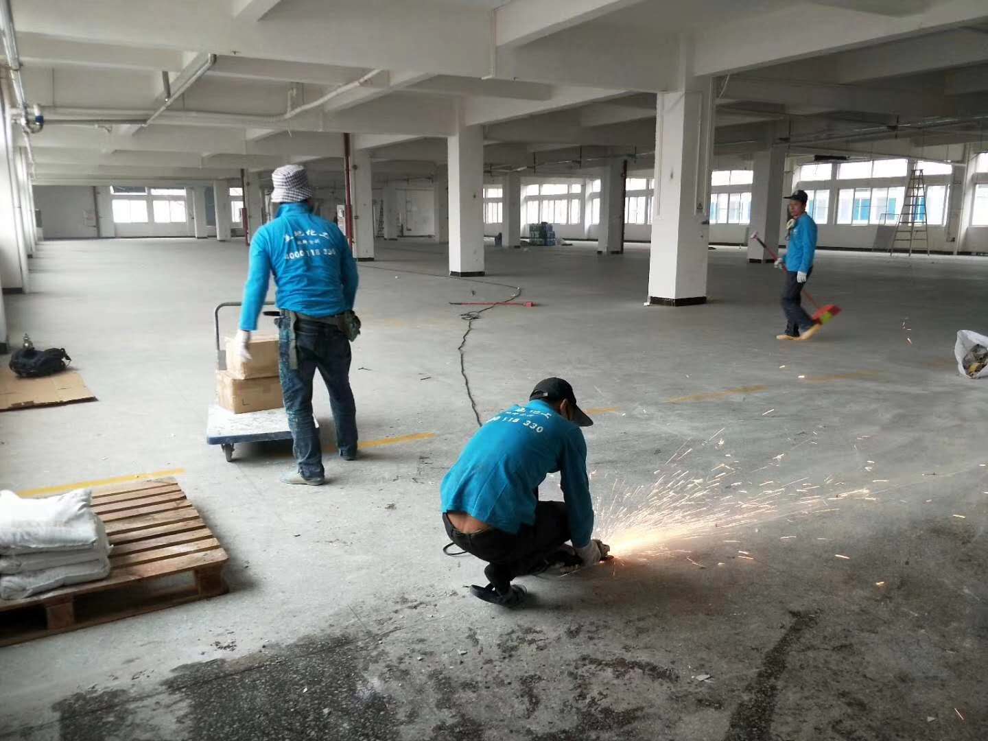 水性地坪涂料施工方案中有關翻新的的步驟有哪些？