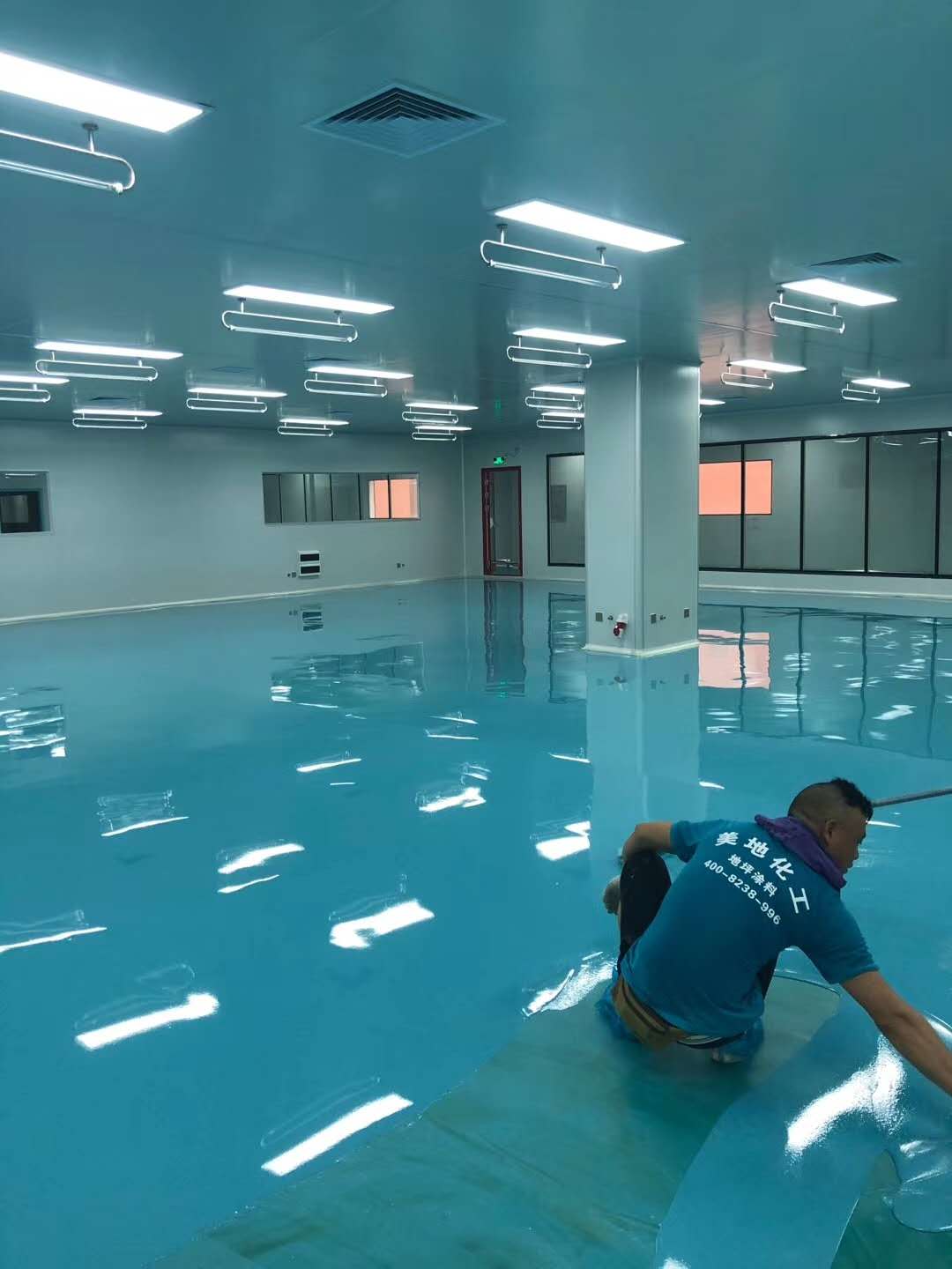 環(huán)氧自流平地坪涂裝，光亮如鏡